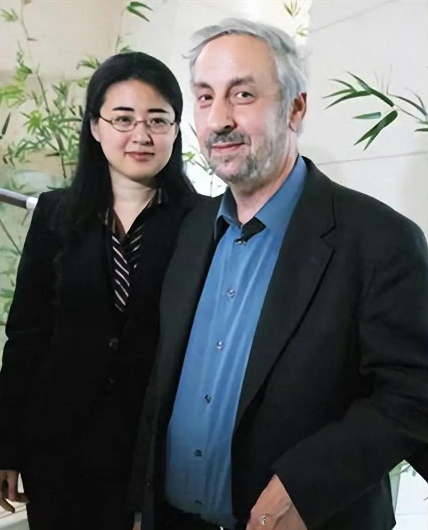 13岁被北大破格录取的中国“神童”田晓菲，出国留学后，28岁嫁给53岁美国老师，