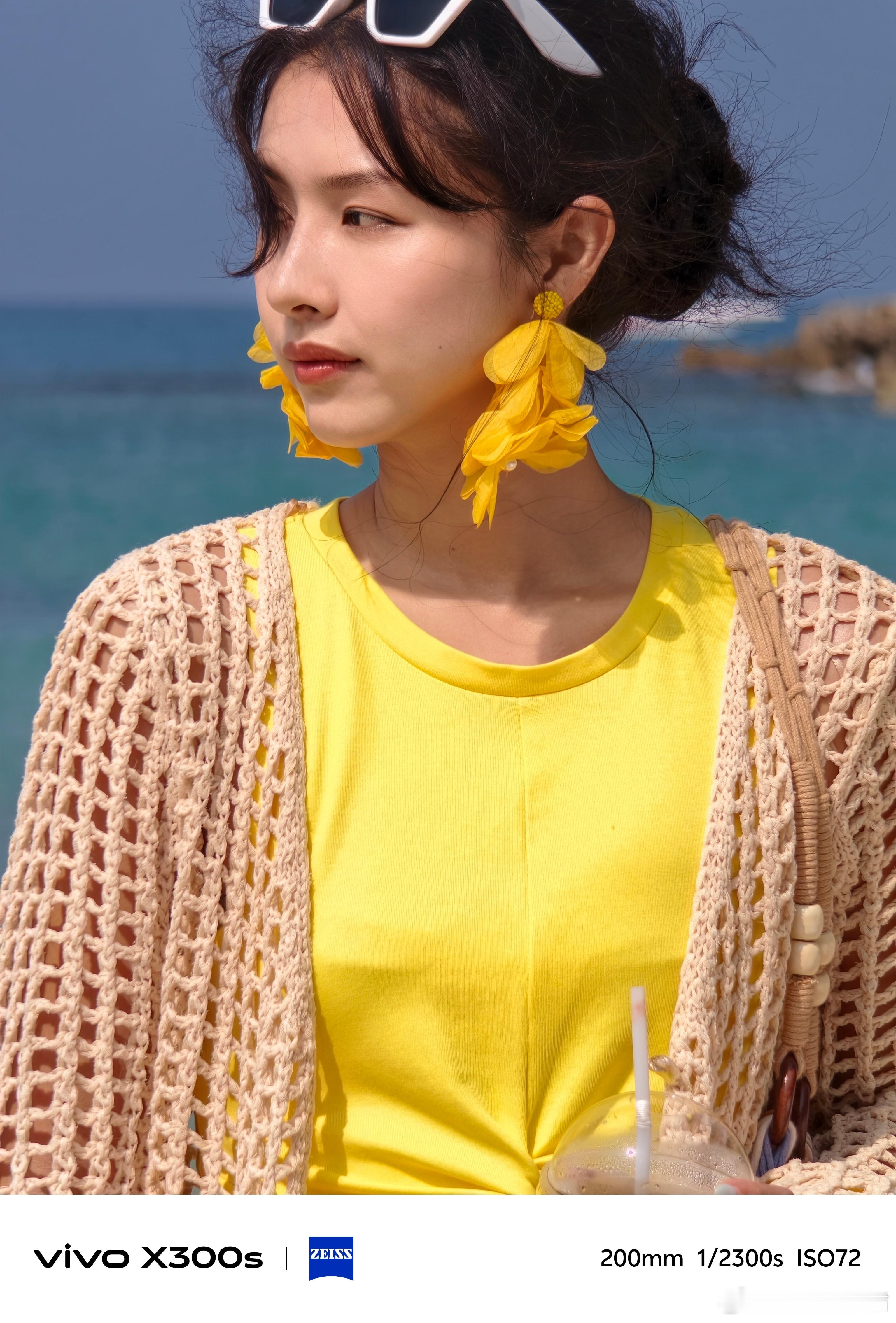 感受一下X300s超能小V单+200mm增距镜的人像样张，隔老远细节都超清晰，表