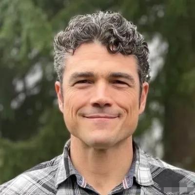 因反对特朗普发动伊朗战争而辞职的前美国国家反恐中心主任乔·肯特今晚发文说：“缓和