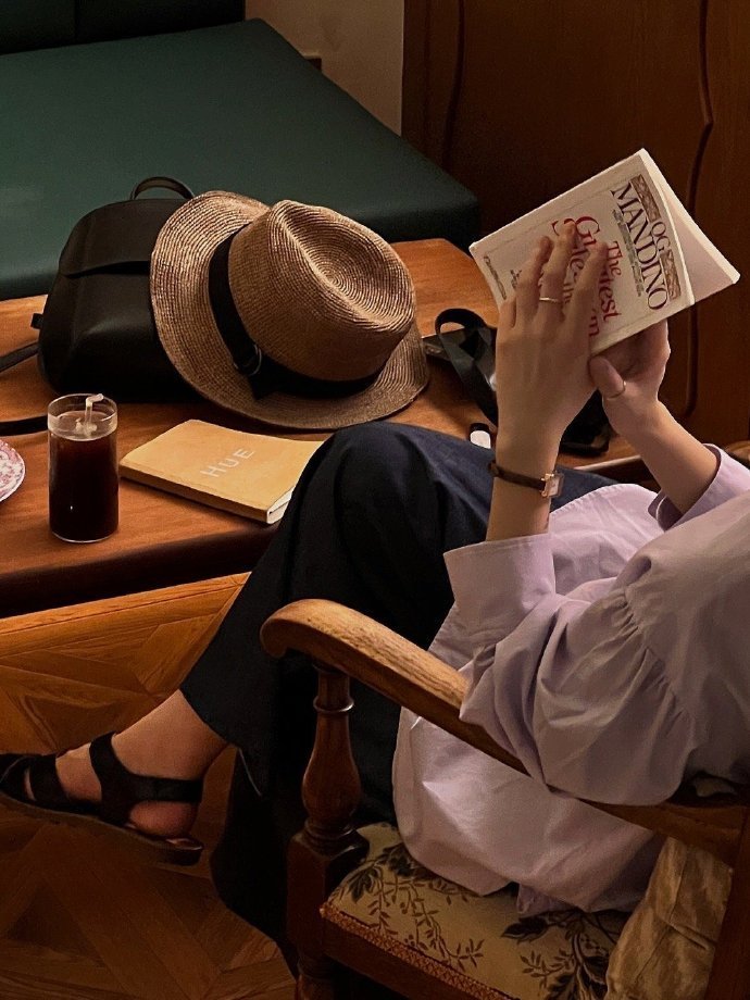 丰富自己的4个好习惯：一是，迷茫时读书。二是，难过时运动。三是，低谷时沉淀。四是