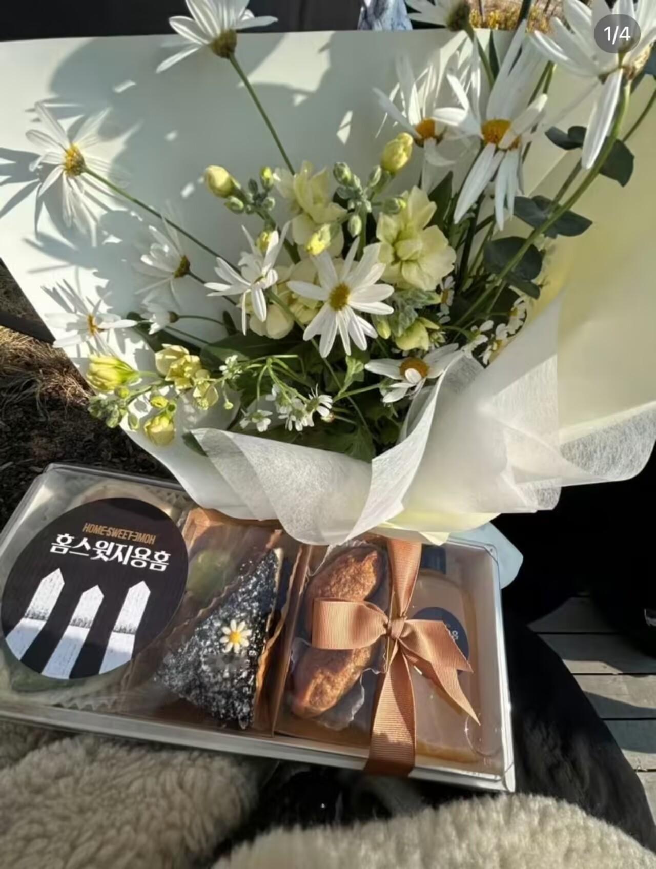 权志龙SBS饭席逆应援 有花束和零食盒 好幸福，今天又是圣诞节，花好浪漫 