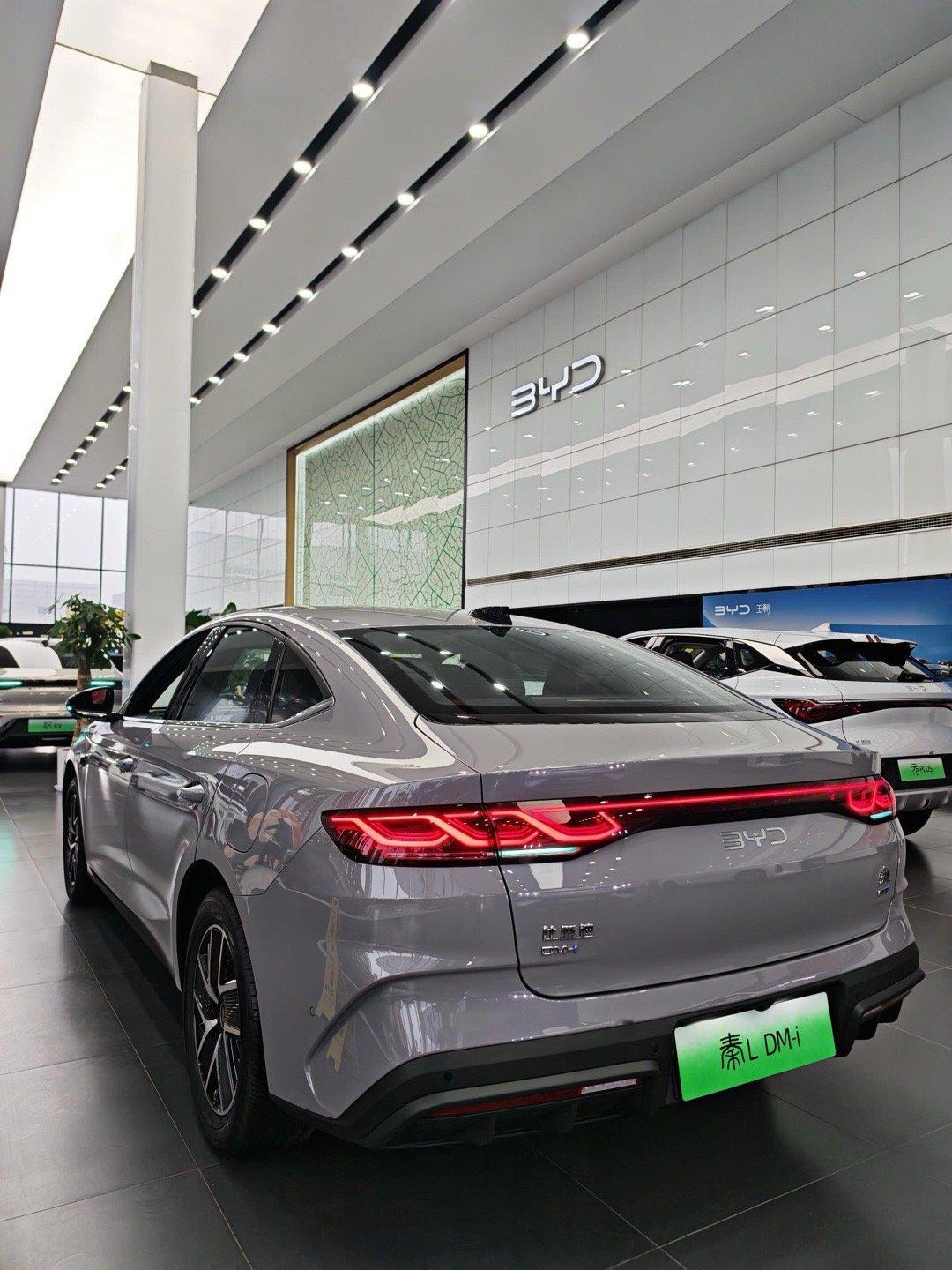 秦L DM-i加推版✔️ 纯电续航升级！电池容量加码，通勤代步一周充一次电完全够