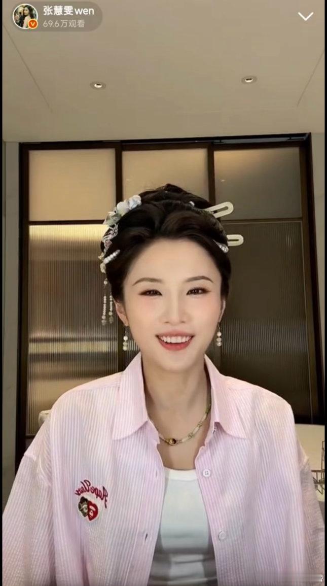 张慧雯直播锁定直播间！张慧雯畅谈四公小考与选歌心得，真诚分享尽显努力与成长。 