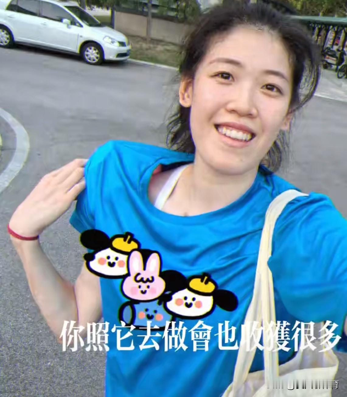 新鲜出炉的妹妹李盈莹啊！这是又新烫了头发吗？看李盈莹回应粉丝说这次还是比较成功的