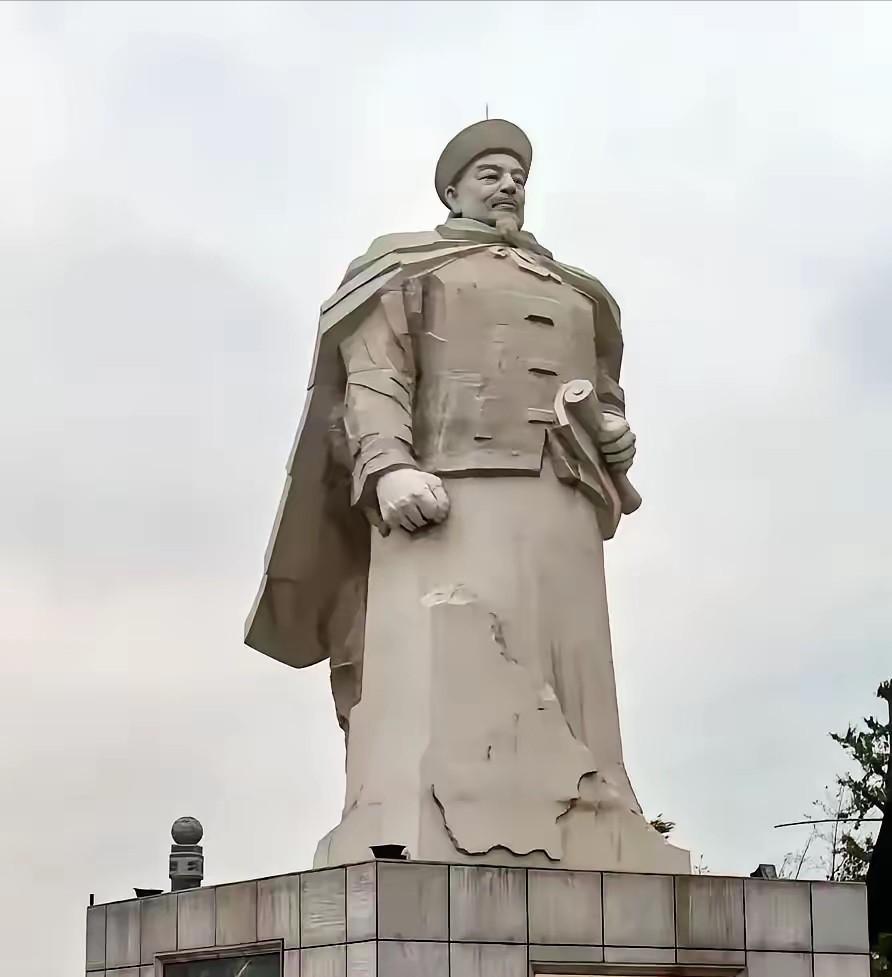 左宗棠收复新疆之后，慈禧太后在宫里悄悄召见他，劈头就问："花了三千万两白银，用了