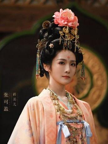 “国民儿媳”女儿首演古装恶女，凭什么获赞无数？

在《御廷谣》里，看到一位很眼熟