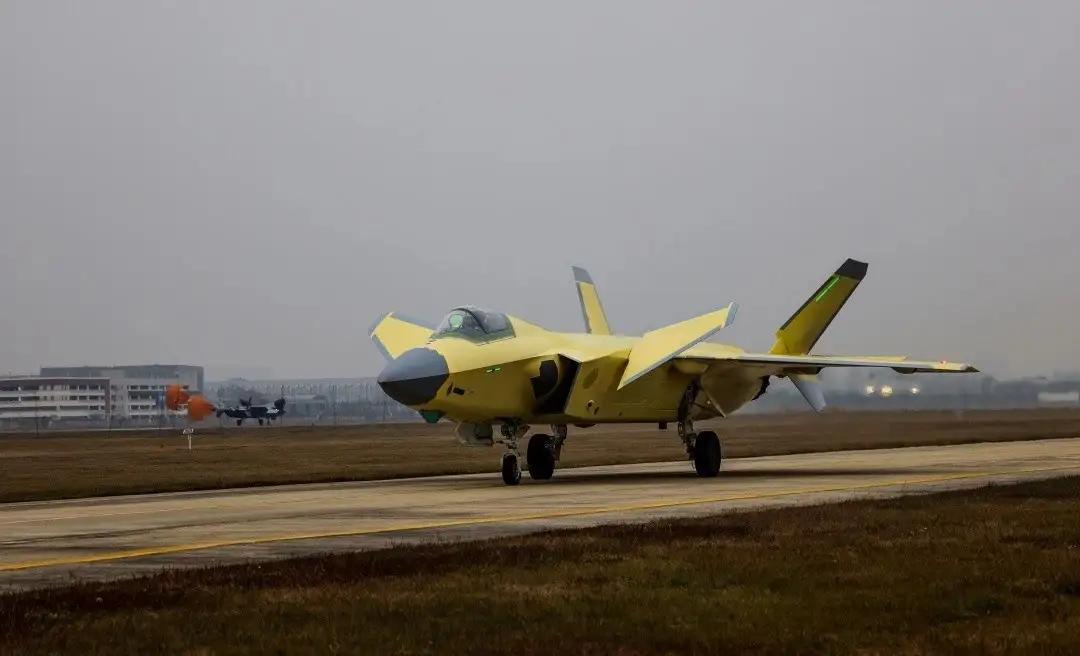 在南北新一代战机加紧测试的背景下，歼-20战机似乎已经进入“不再先进可以展示”的