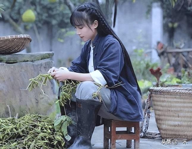 意料之中的惊艳！李子柒跨界当纪录片编剧，这波回归太好哭
 
家人们，李子柒终于带