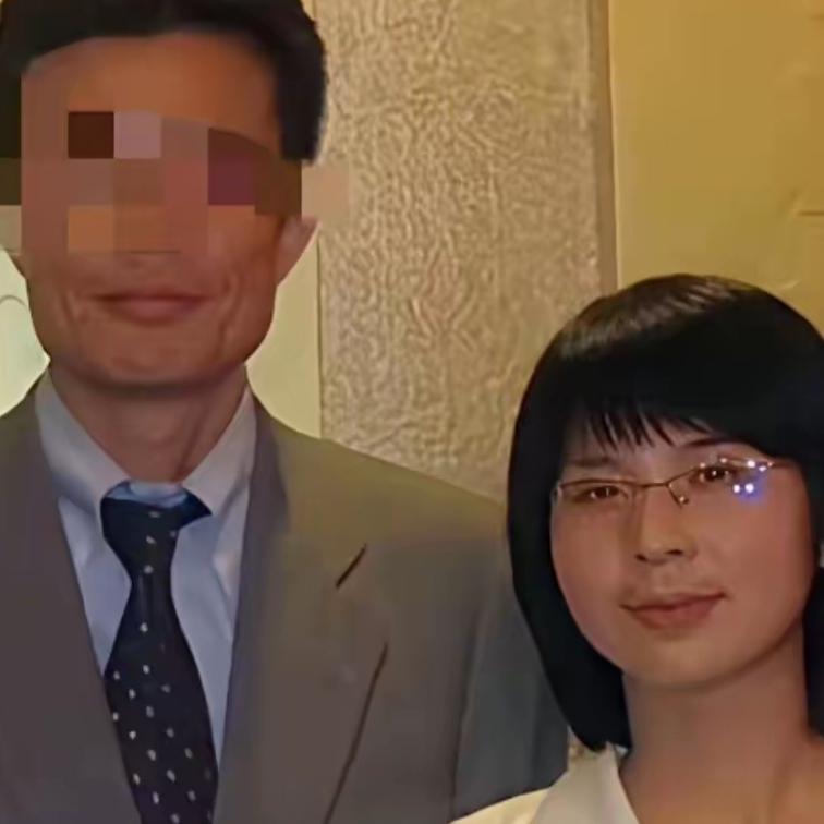 两次高考失利没能击退崔丽丽，她毅然踏上“高五”复读路，最终成功考上大学。“高五”