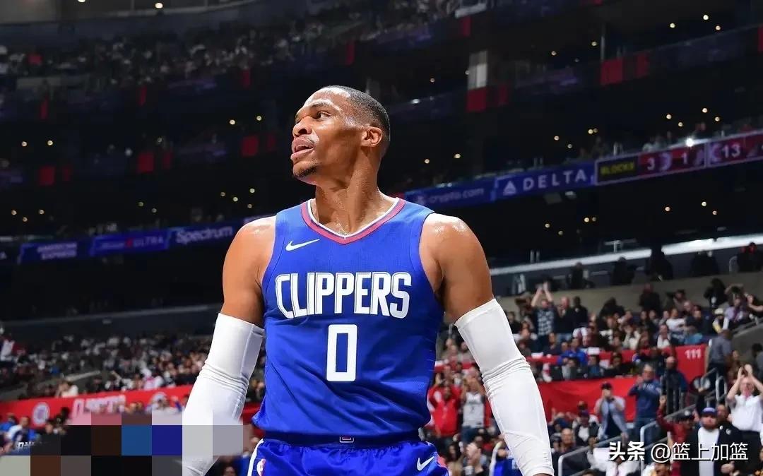 威少送出13个助攻，健康的卡乔组合太强了，急需哈登来加入。

第一，4700万的