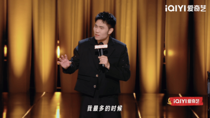 马斯克四年都没坐下过喜剧之王单口季 别的富豪搞事业：开会、剪彩、敲钟、岁月静好。