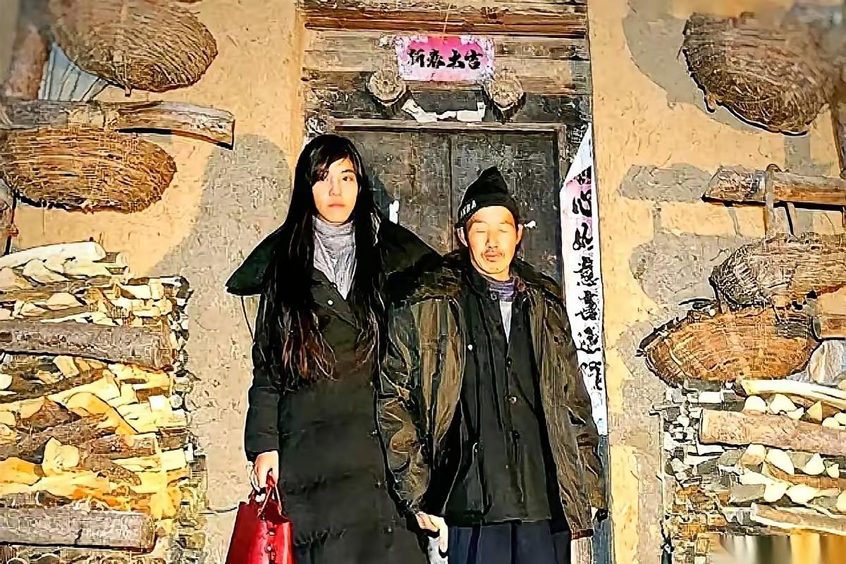 我跟你说个事儿，听完你可能半天缓不过来。有钱夫妻嫌5岁女儿碍事，竟像寄快递一样把