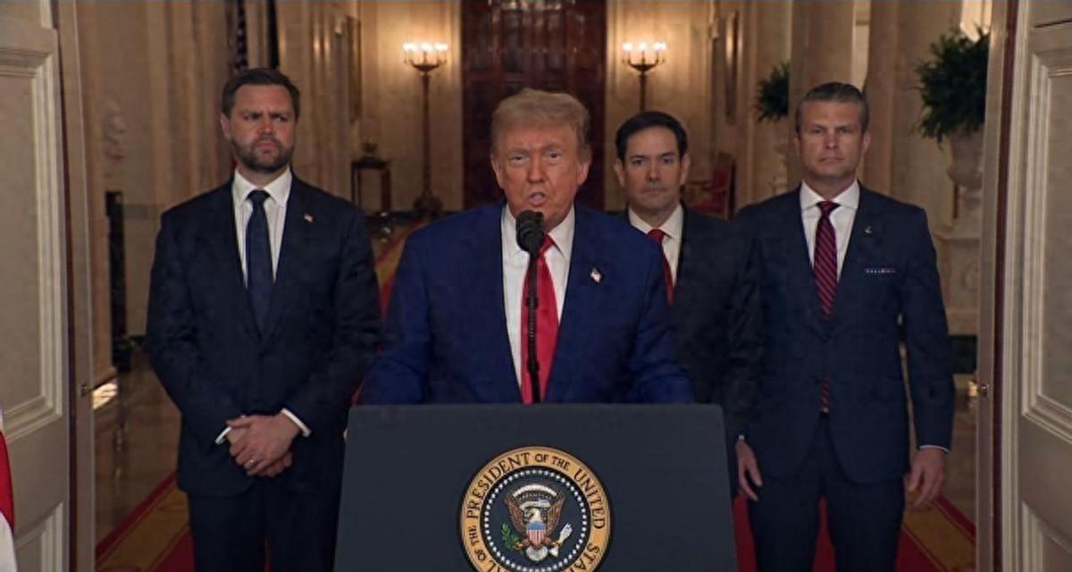 美国国会突然叫停弹劾特朗普，国防军费猛增百亿美元，这波操作要干嘛？.
美国国会这