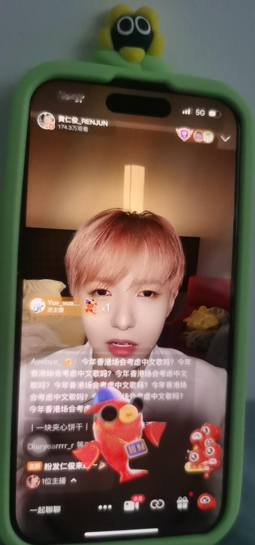 小馒头你这么好看 这又要气到某些人了怎么办[揣手] ​​​