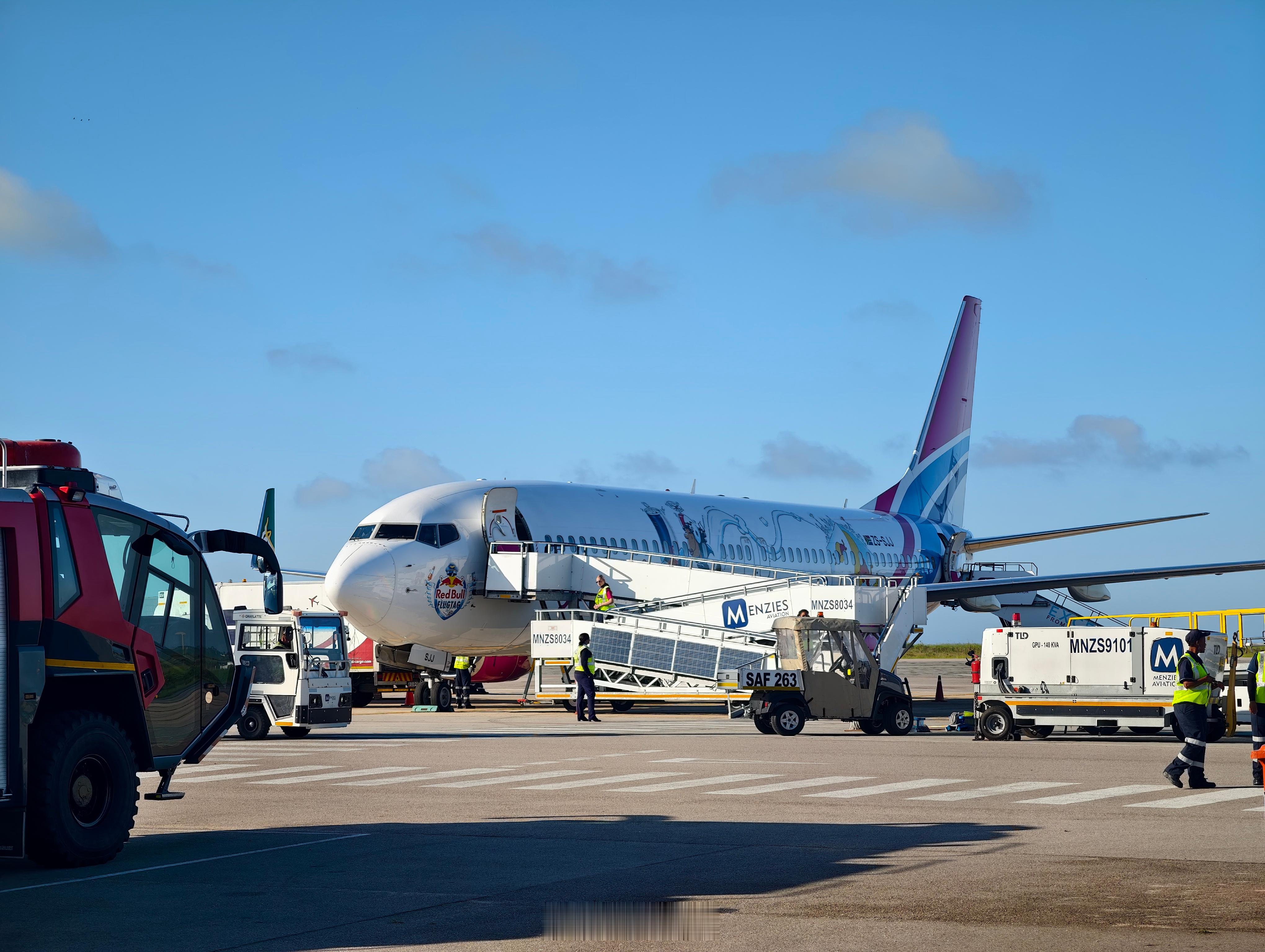 结束了开普敦和沿海一带的活动，现在准备从乔治再次登机，重回到约翰内斯堡，去太阳城