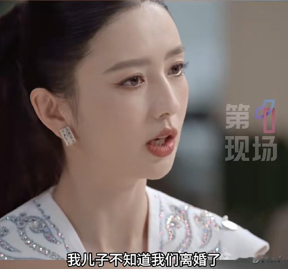 很多人没想到，
佟丽娅自曝，
鲁豫采访爆出细节。
 
很多人以为，父母分开这件事