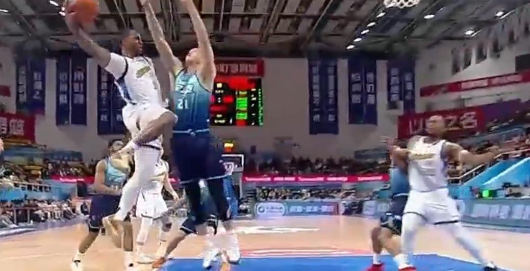 布朗继续缺阵，浙江方兴渡客场大胜宁波町渥
今日CBA第十三轮，浙江方兴渡客场挑战