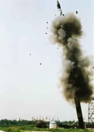 中国之所以跳过“东风-51”而直接公开“东风-61”，不是东风51研发失败，也不