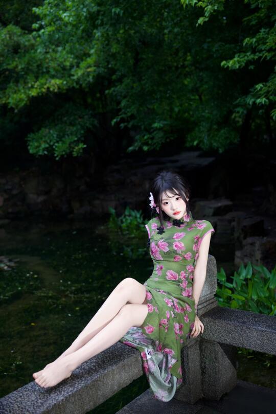 果然还是旗袍有韵味