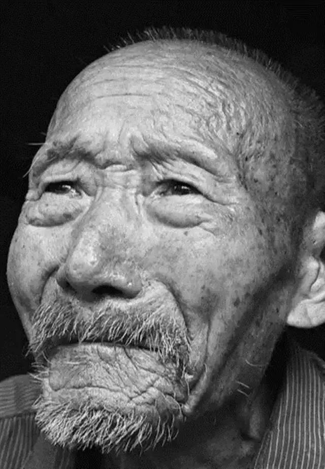 “其实，鬼子并没有那么硬朗，在打败仗时，日军被处死的伤员比自杀的要多。撤不走的伤