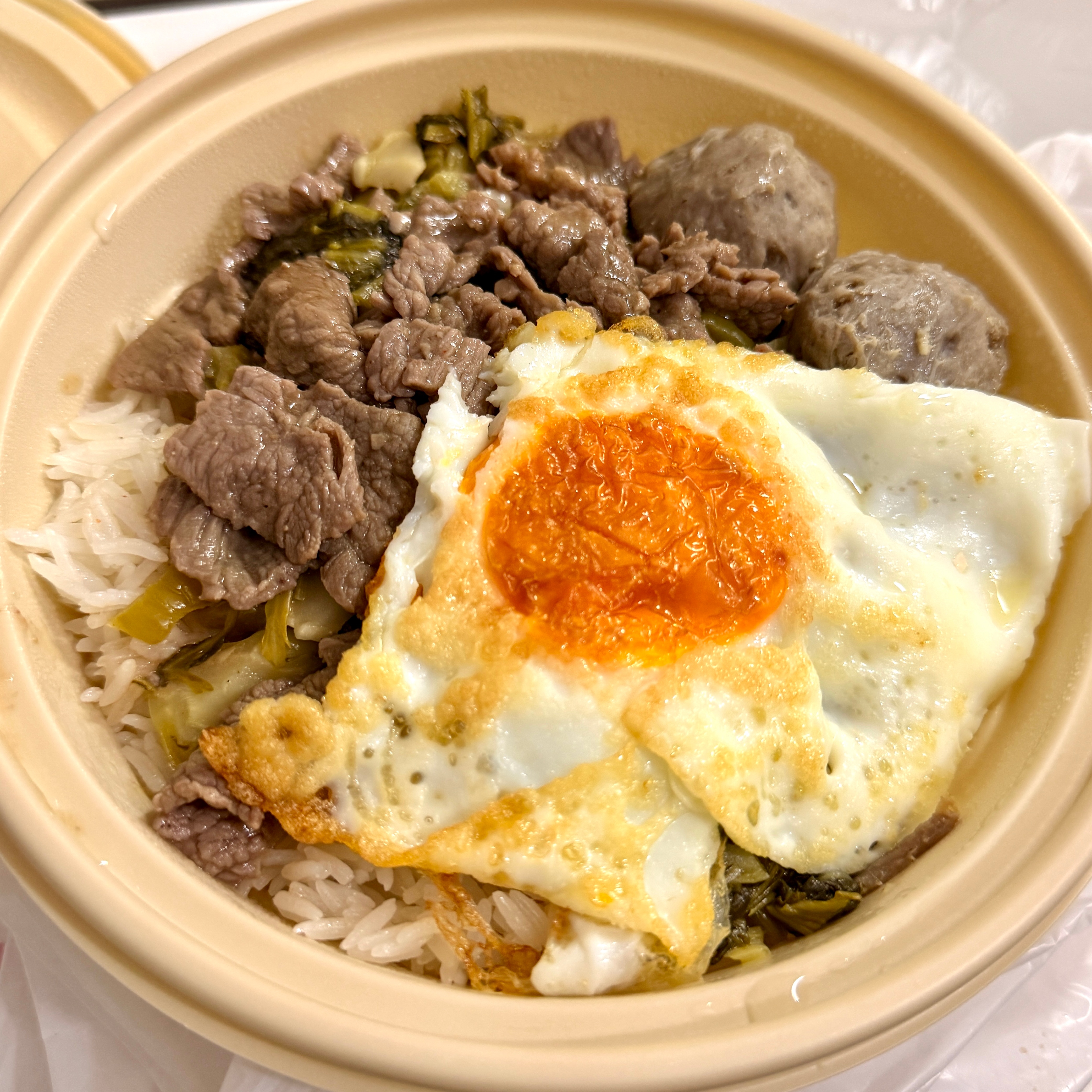 这三天里的第一口饭米饭的滋味如此美妙 