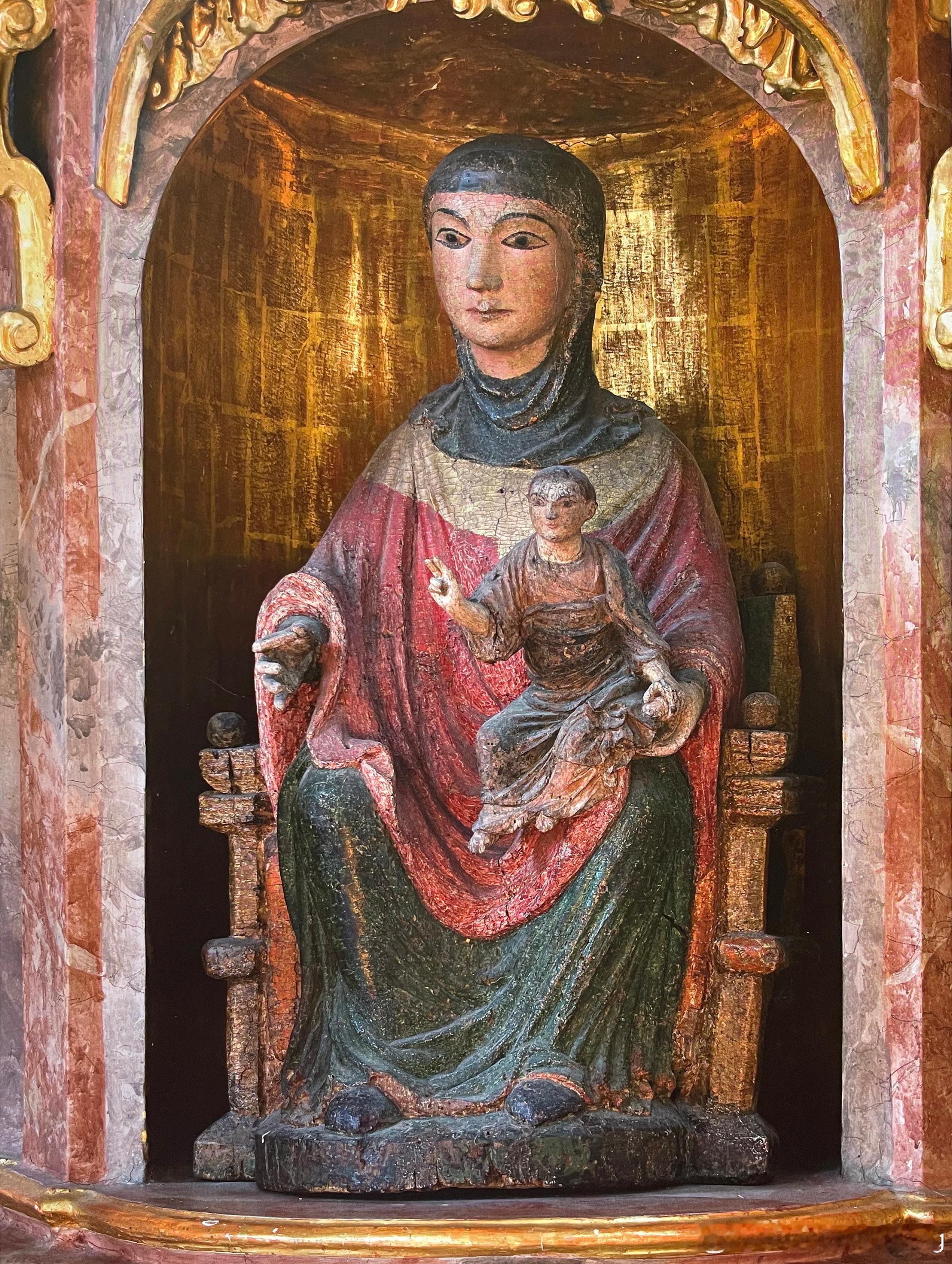 # 罗马式时期艺术  ROMANESQUE # 宝座圣母一直到1956年，人们才