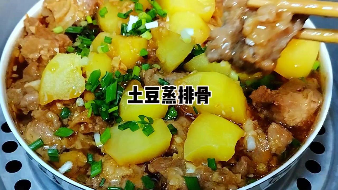 🍳食材：
排骨、土豆、面粉、水、生姜、大蒜、酱油、盐、白糖、黄豆酱、玉米淀粉。