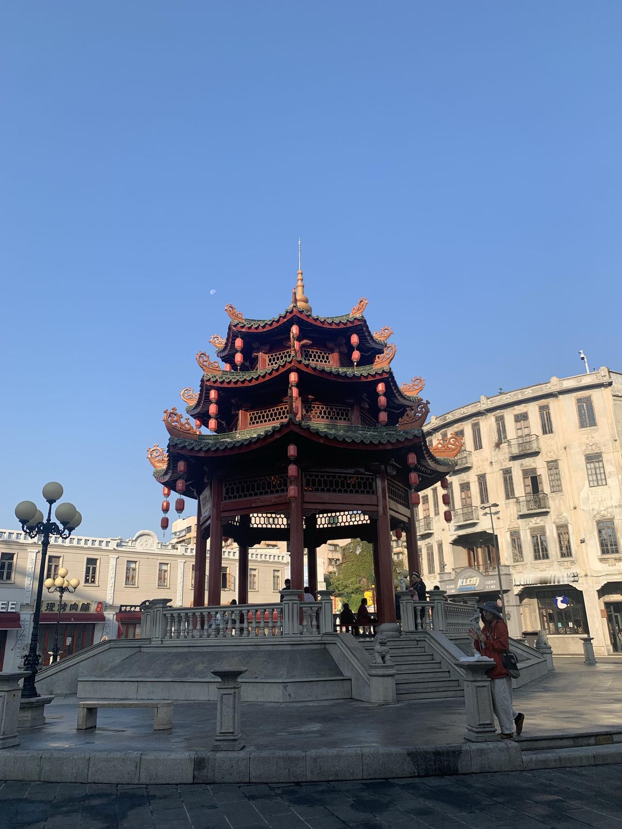 打卡汕头小公园汕头旅社，真的太有感觉了！汕头旅社是小公园的地标建筑，那复古的外观