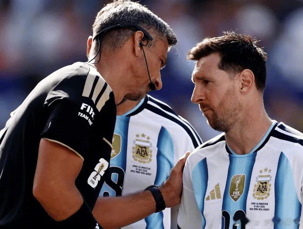 FIFA放出世界杯决赛裁判原声集锦！主裁与奥尔莫对话曝光引发球迷热议世界杯落下帷