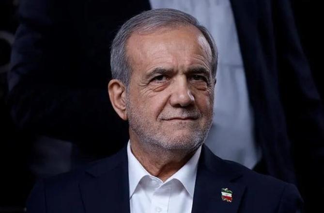 就在4月24日，伊朗政坛传出了一个极其强硬且统一的声音。总统佩泽希齐扬公开发文称