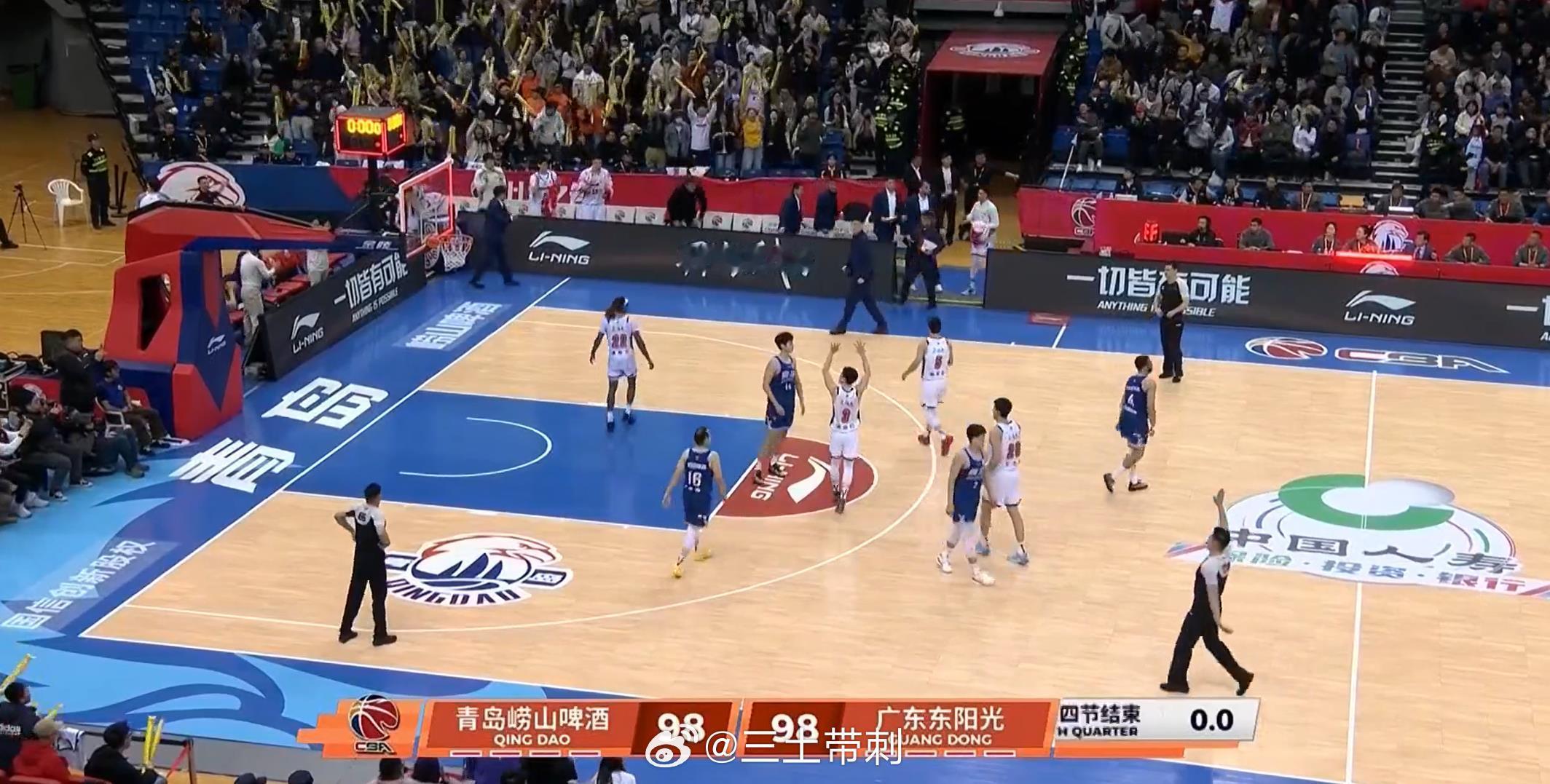 青岛男篮vs广东男篮 这边加时了，麦考尔绝平三分！ 