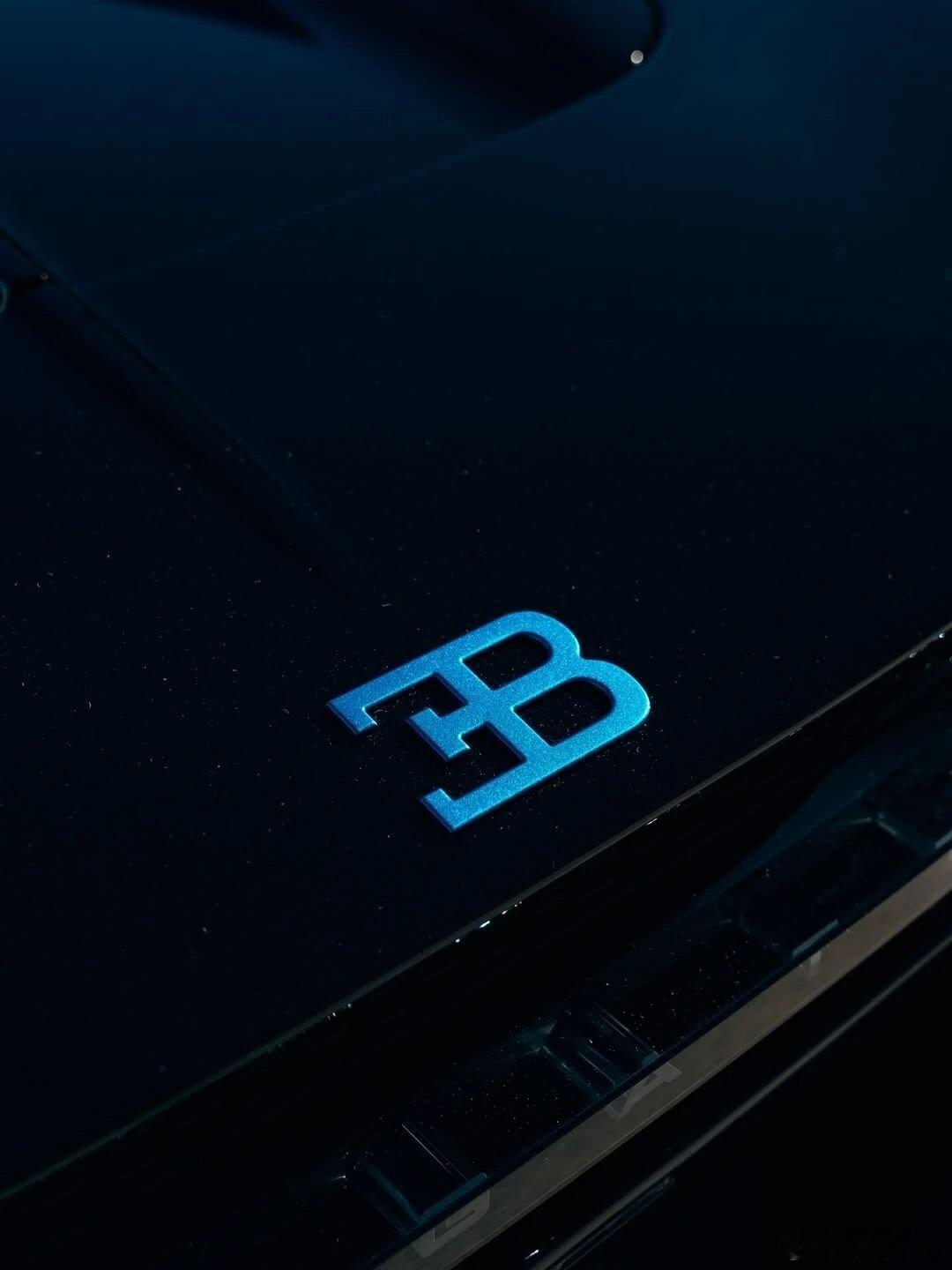 暗黑系视觉炸弹！定制布加迪mistral 降临。精密打孔的曲面，将超跑机能与窒息