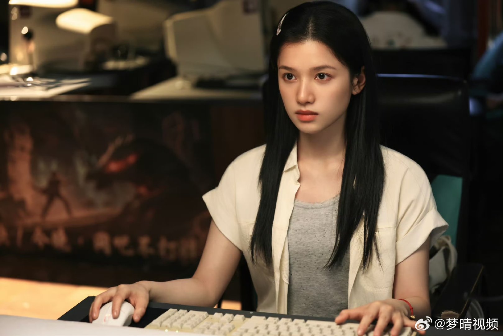 张婧仪有自己的坚定张婧仪还原剧中经典对白原声演绎氛围感满分，张婧仪完美还原剧中经