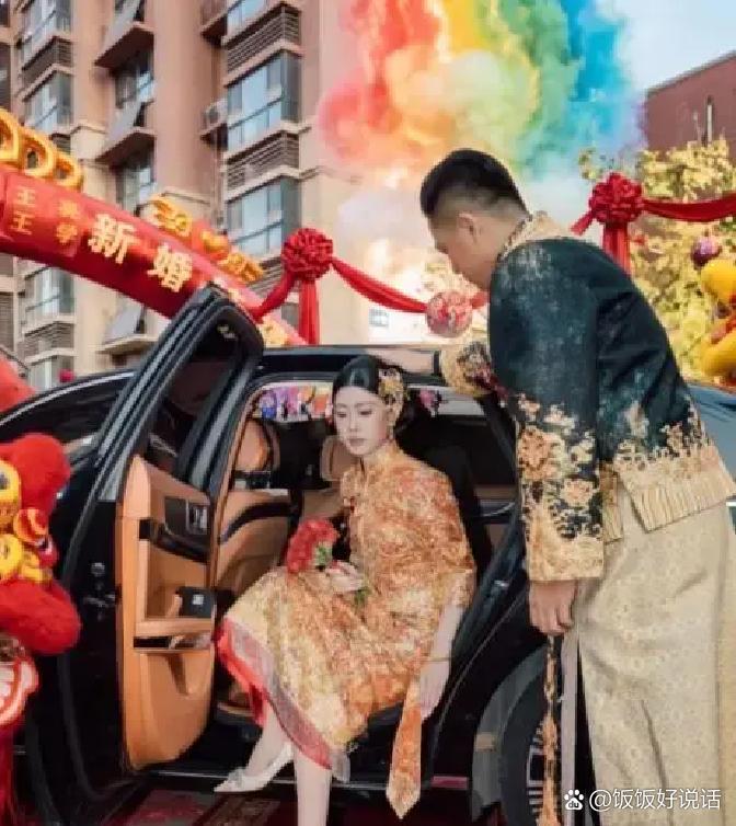 昨天大外甥婚礼，新娘下车时张口要5万6下车费，大外甥笑了说：我去拿钱，新娘等了一