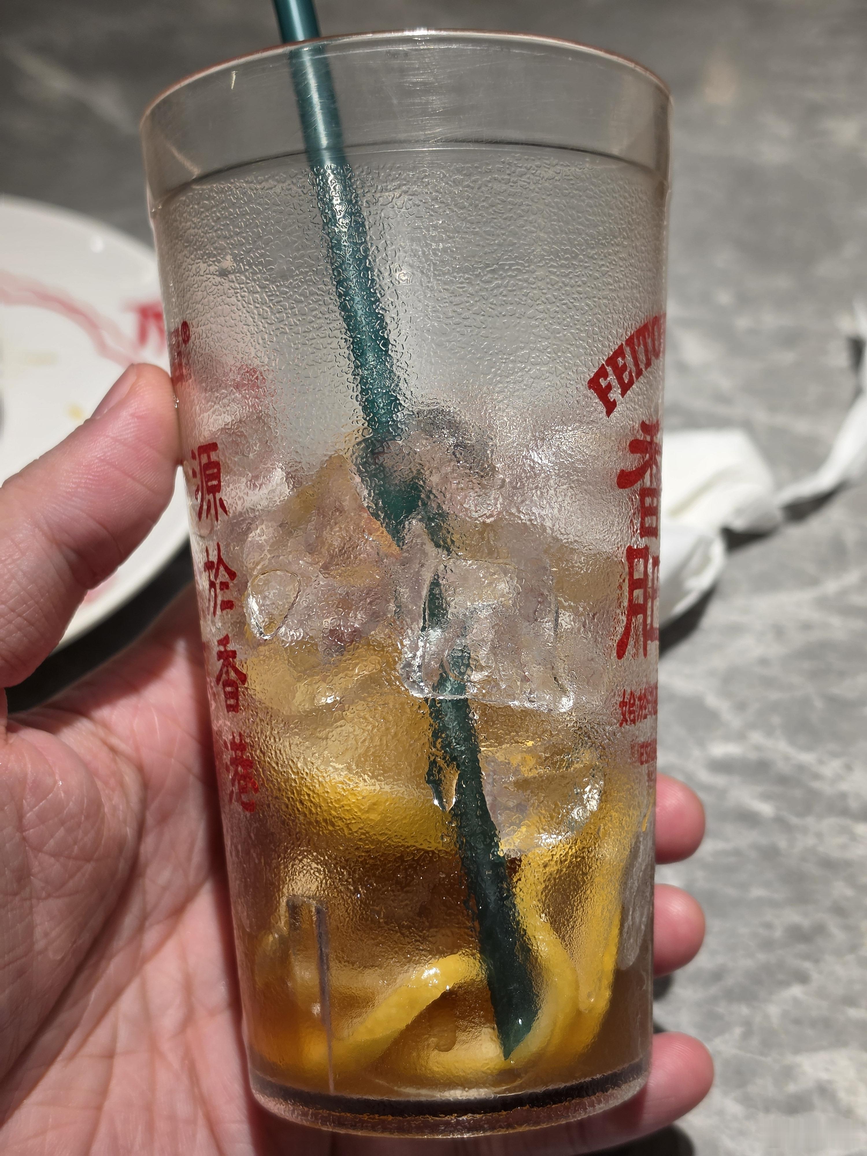 发型师永远不懂“不用太短”是有多短，就好像茶餐厅永远不懂“少冰”是有多少一样 