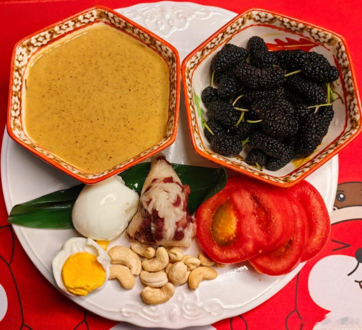 赤橙黄绿青蓝紫，我持彩链餐盘舞——多种食材粥，一个半低胆固醇鸡蛋，一个红豆红枣小