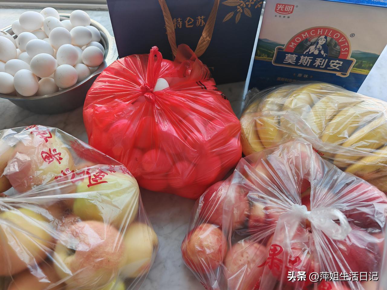 婆婆手术从上海回来以后，老公不想和朋友说，也告诉婆婆别和亲戚说，免得人家还得花钱