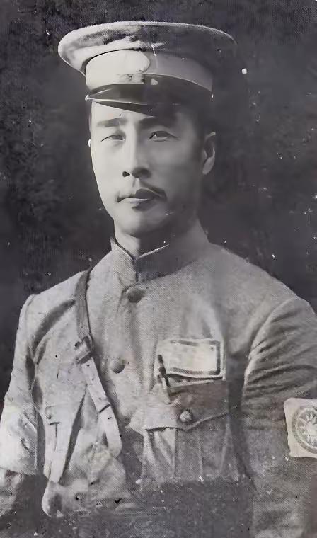 1936年，韩复榘撞见二姨太和勤务兵私通，没有当场发作。后来又发现三姨太和厨子私