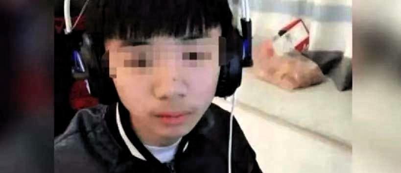 江西12岁男孩打游戏月入3万，父母支持其辍学专心打游戏赚钱，如今竟过成了这样！