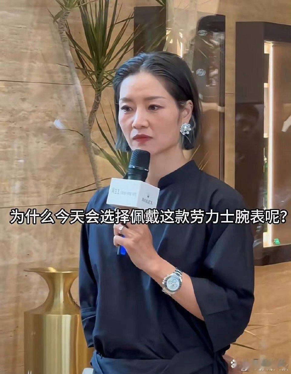 退役后李娜越来越会穿，成了时尚圈的宠儿，气质优雅又从容 ​​​