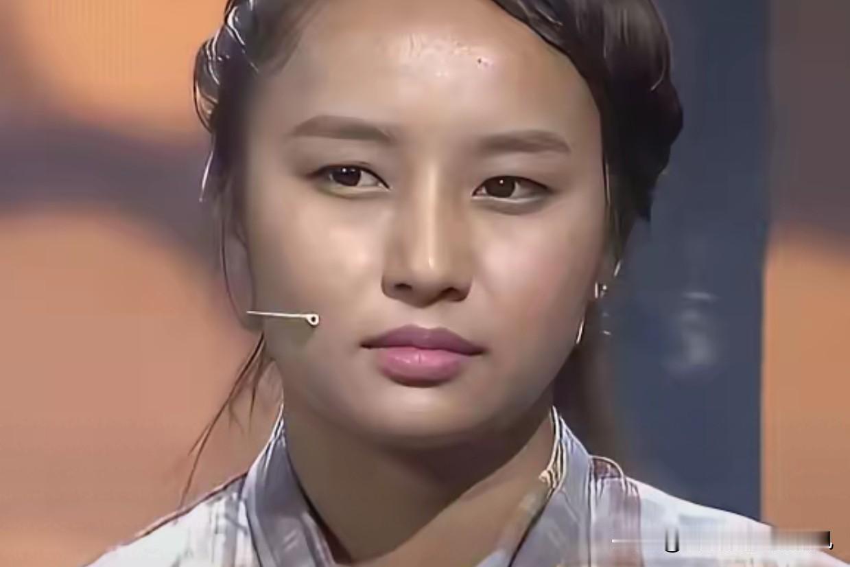 西藏女孩出生六个月，父母离异，把她丢给姑姑。2007年，姑姑实在养不起，把十岁的