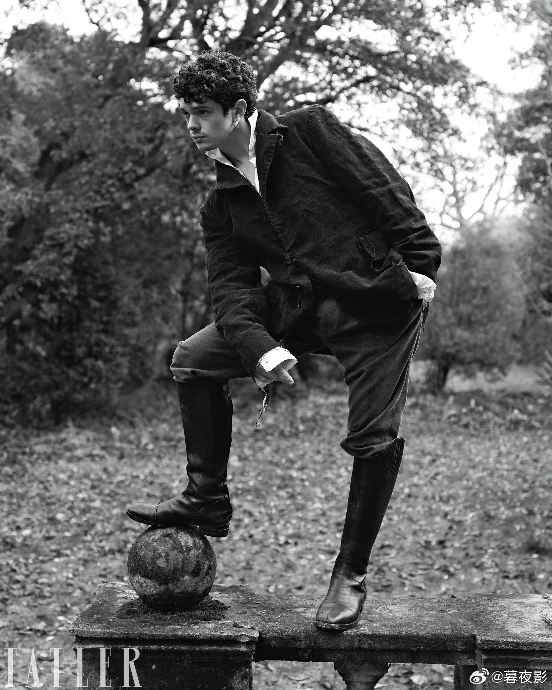 “Max”萨迪·辛克  和 “Will”诺亚尤佩登上《Tatler》杂志新刊封面