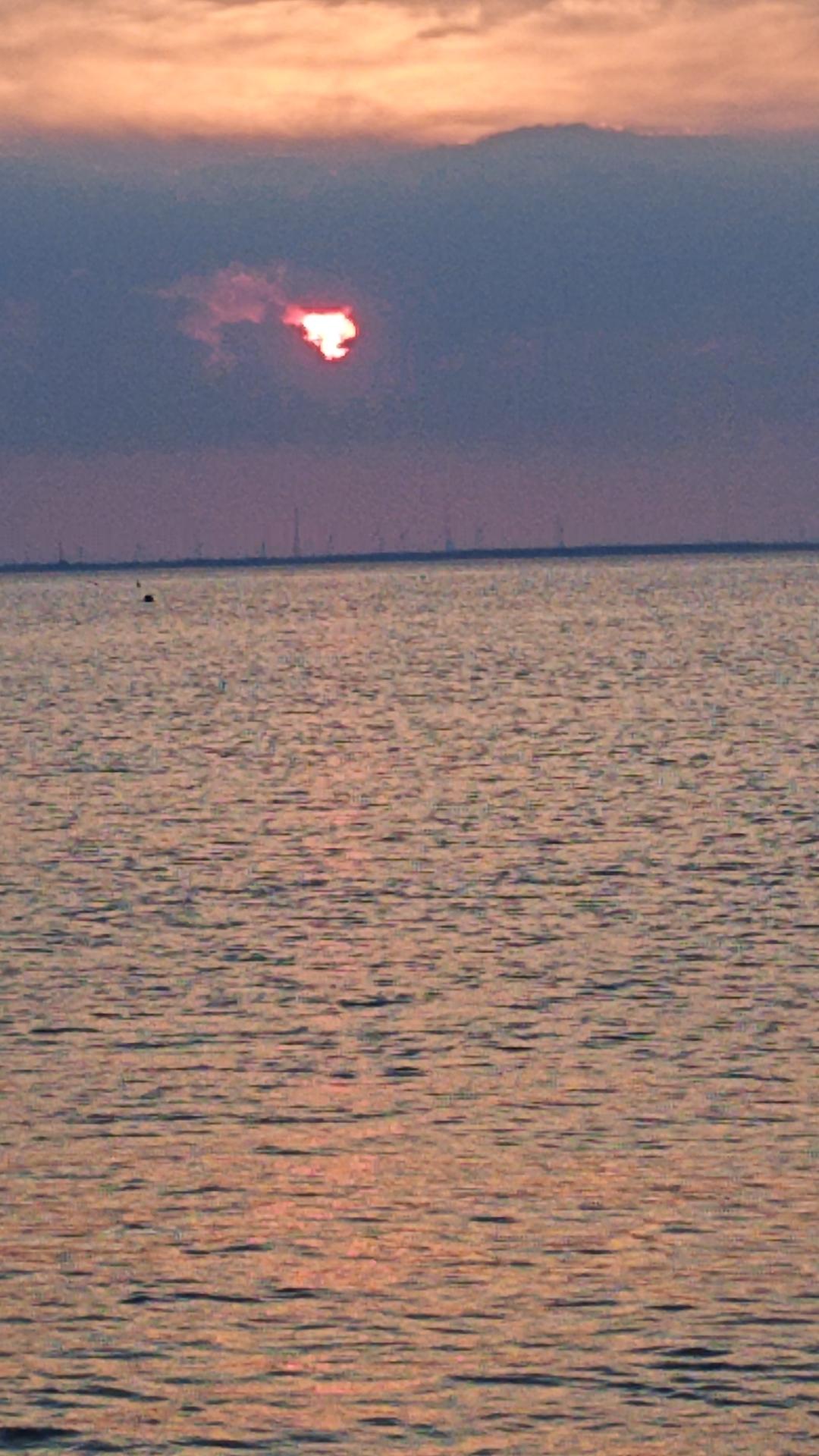 马六甲神话褪色？洋浦港崛起改写东南亚贸易版图
 
新加坡，借着马六甲海峡的便利，