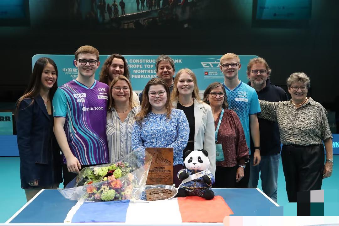 大勒布伦和家人合影庆祝夺冠——无比自豪再次夺得欧洲杯冠军🏆！
大勒布伦3:1达