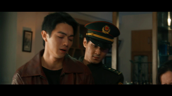 父母看着孩子烂掉是什么滋味眼睁睁看着孩子彻底沉沦，陈辉的父母一定难过到极致。好好