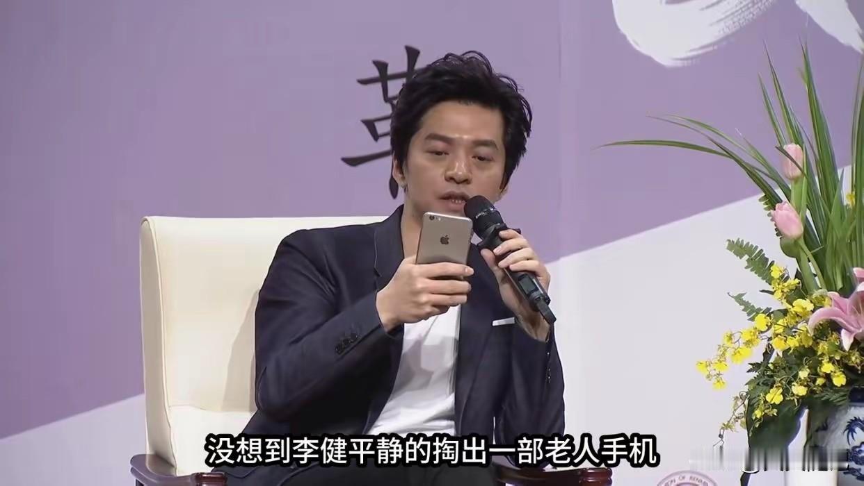 他一天就吃一顿饭。

白天就灌黑咖啡、喝绿茶。空腹去健身房，一周四五次，举铁、俯