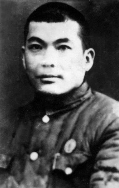 1941年，在一场精心策划的宴会上，牛子龙果断处决了军统豫站站长崔方平，暂时保护