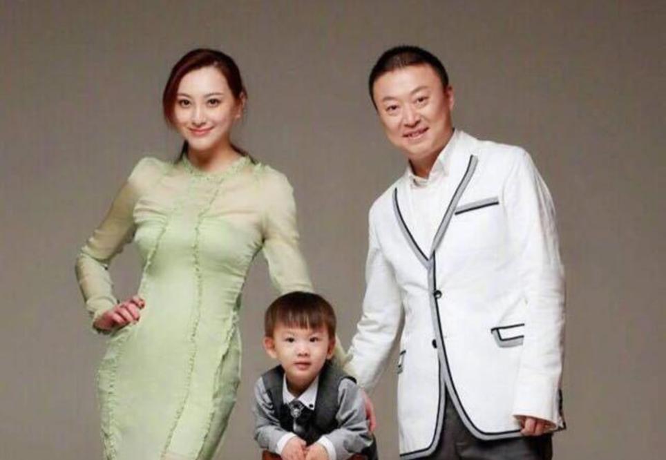 2008年北京奥运会，马琳夺冠之后激动地说出了隐婚的事情。然而就在一年之后，马琳