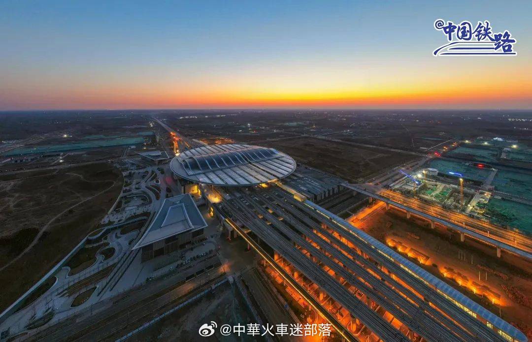铁路,晚安 月亮替你关了灯，星星在窗外守护，今夜好眠。晚安~ 