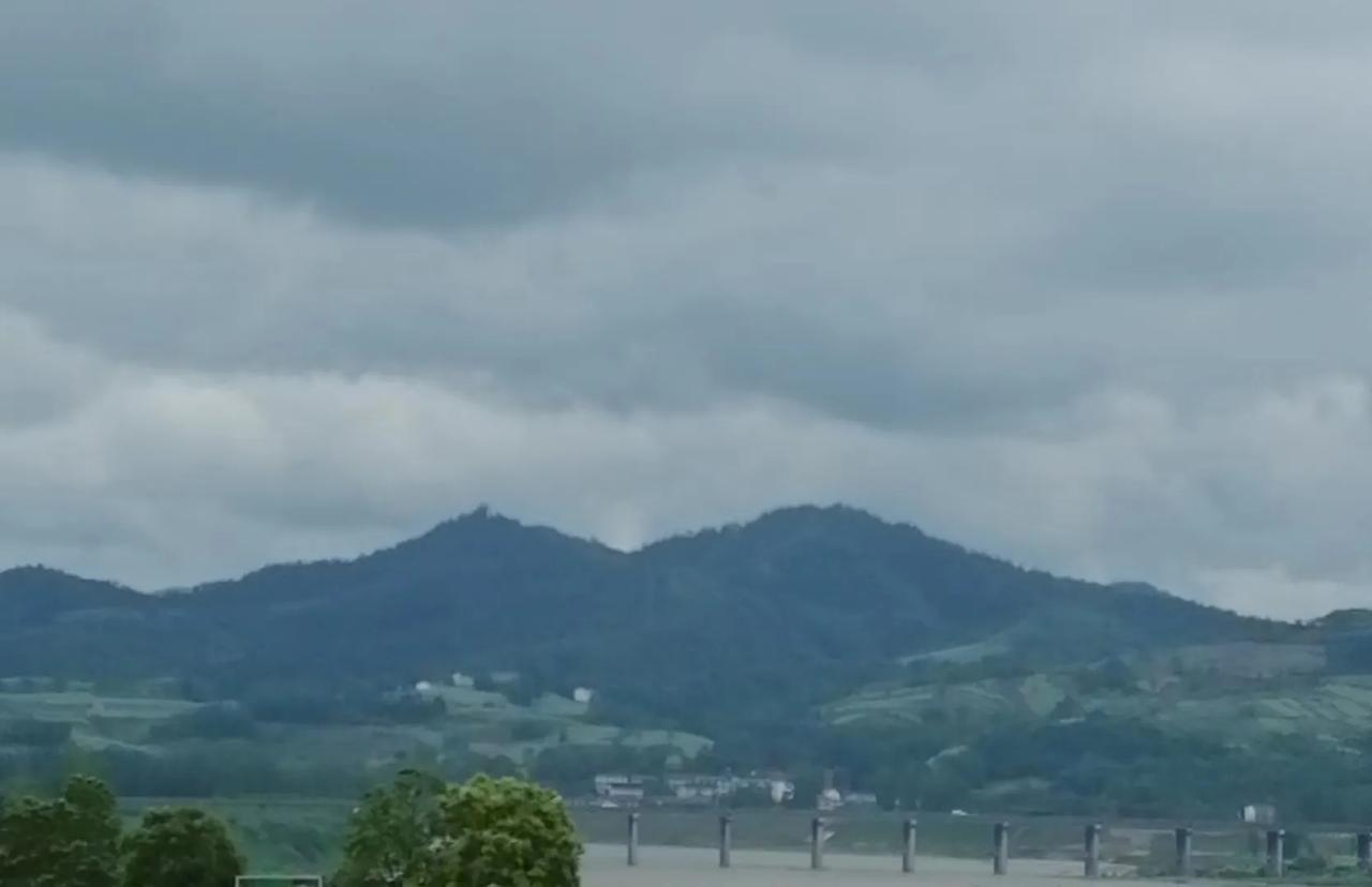 小满，小得盈满，这大概是二十四节气中最具哲学意味的节气了。

菜根谭中说过：酒要
